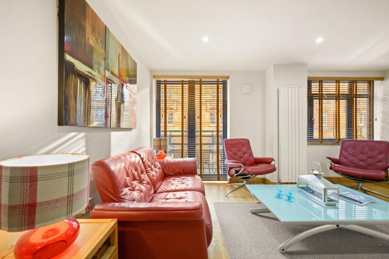 Lovely 2 Double Bedroom Flat With Patio Manchester Exterior photo